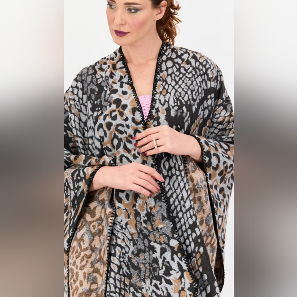 Halston Heritage Snakeskin Print Shawl OS New With Tags ♥️